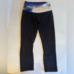Lululemon cropped leggings with blue and white waistband size 4